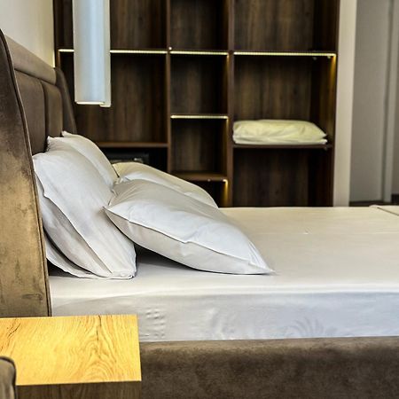 Alexander Rooms & Apartments ดูร์เรส ภายนอก รูปภาพ