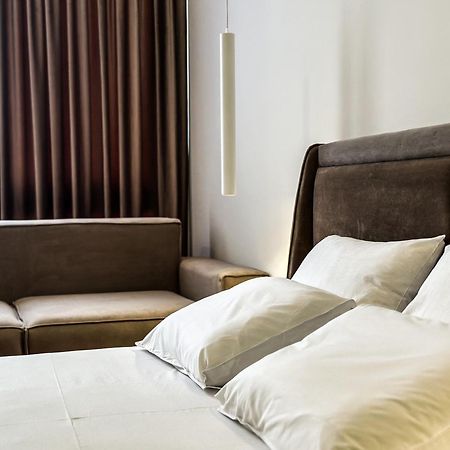 Alexander Rooms & Apartments ดูร์เรส ภายนอก รูปภาพ