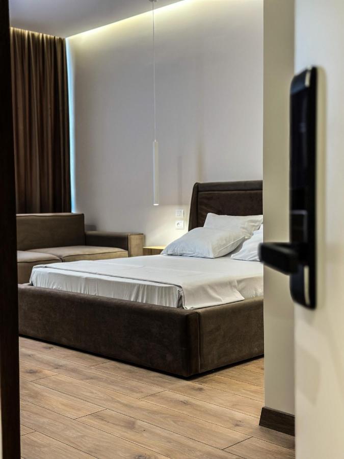 Alexander Rooms & Apartments ดูร์เรส ภายนอก รูปภาพ