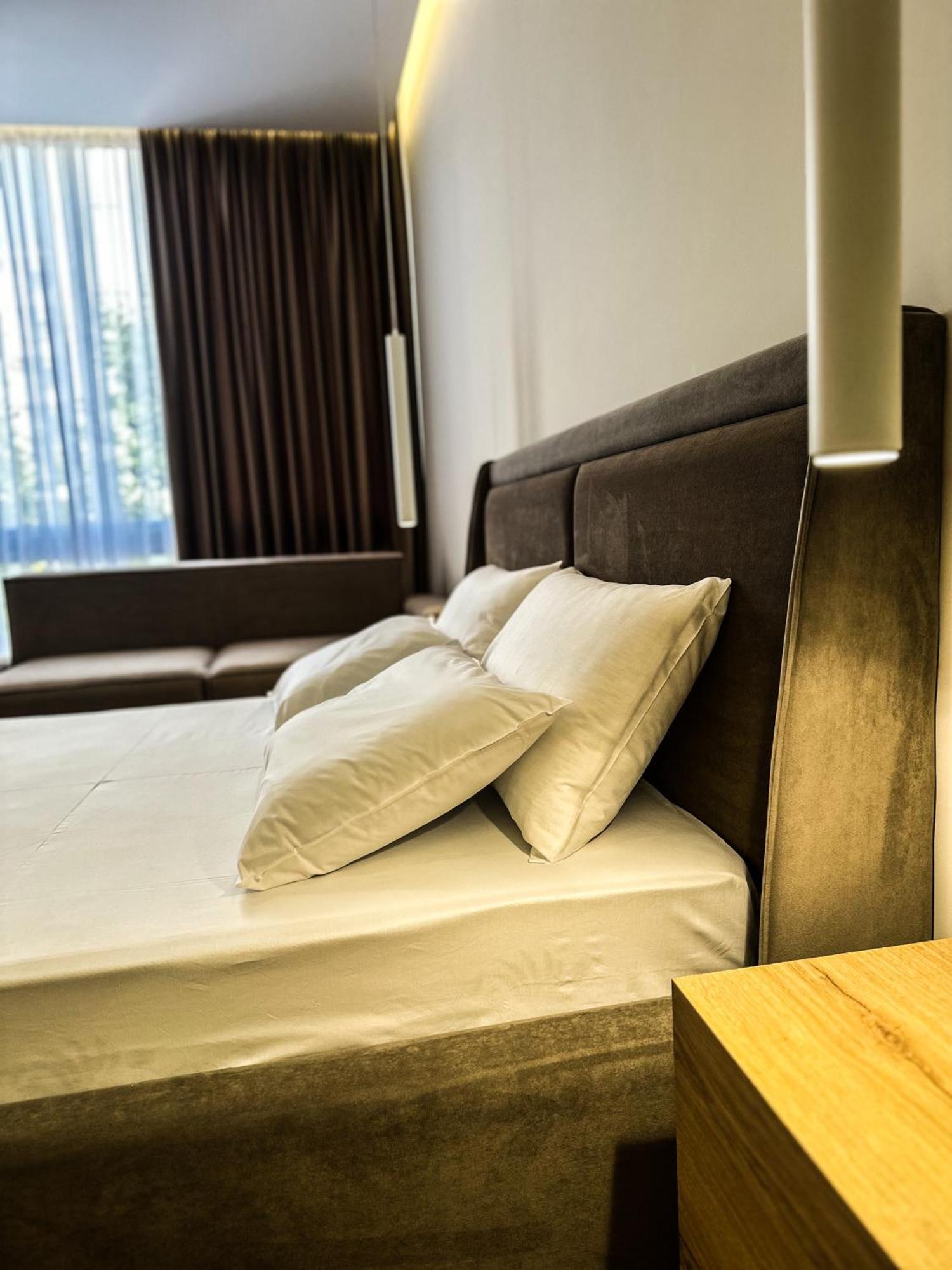 Alexander Rooms & Apartments ดูร์เรส ภายนอก รูปภาพ