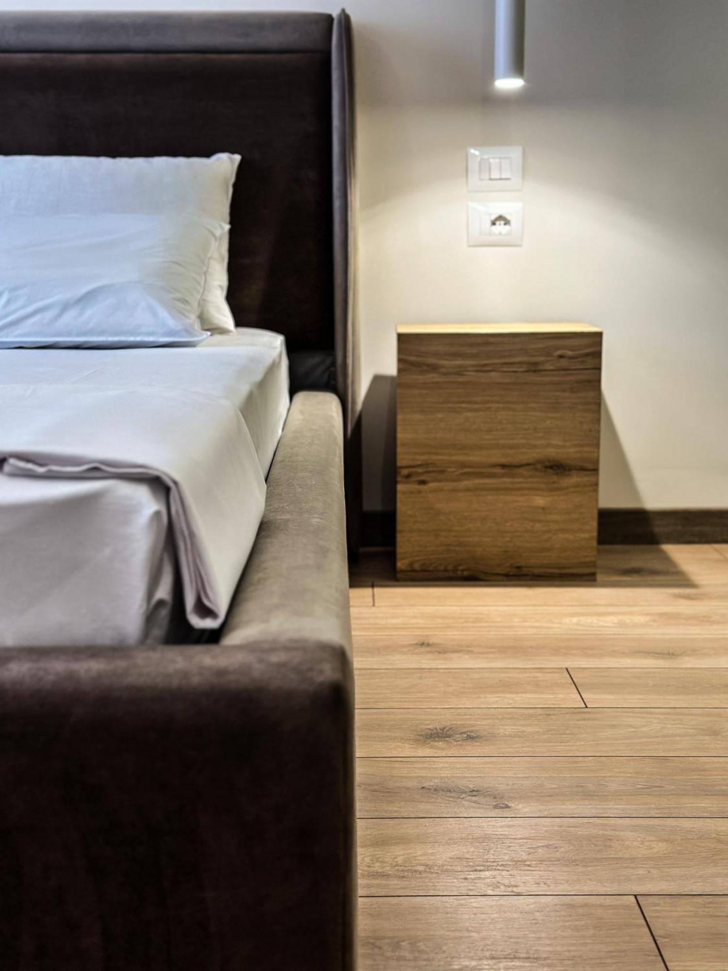 Alexander Rooms & Apartments ดูร์เรส ภายนอก รูปภาพ