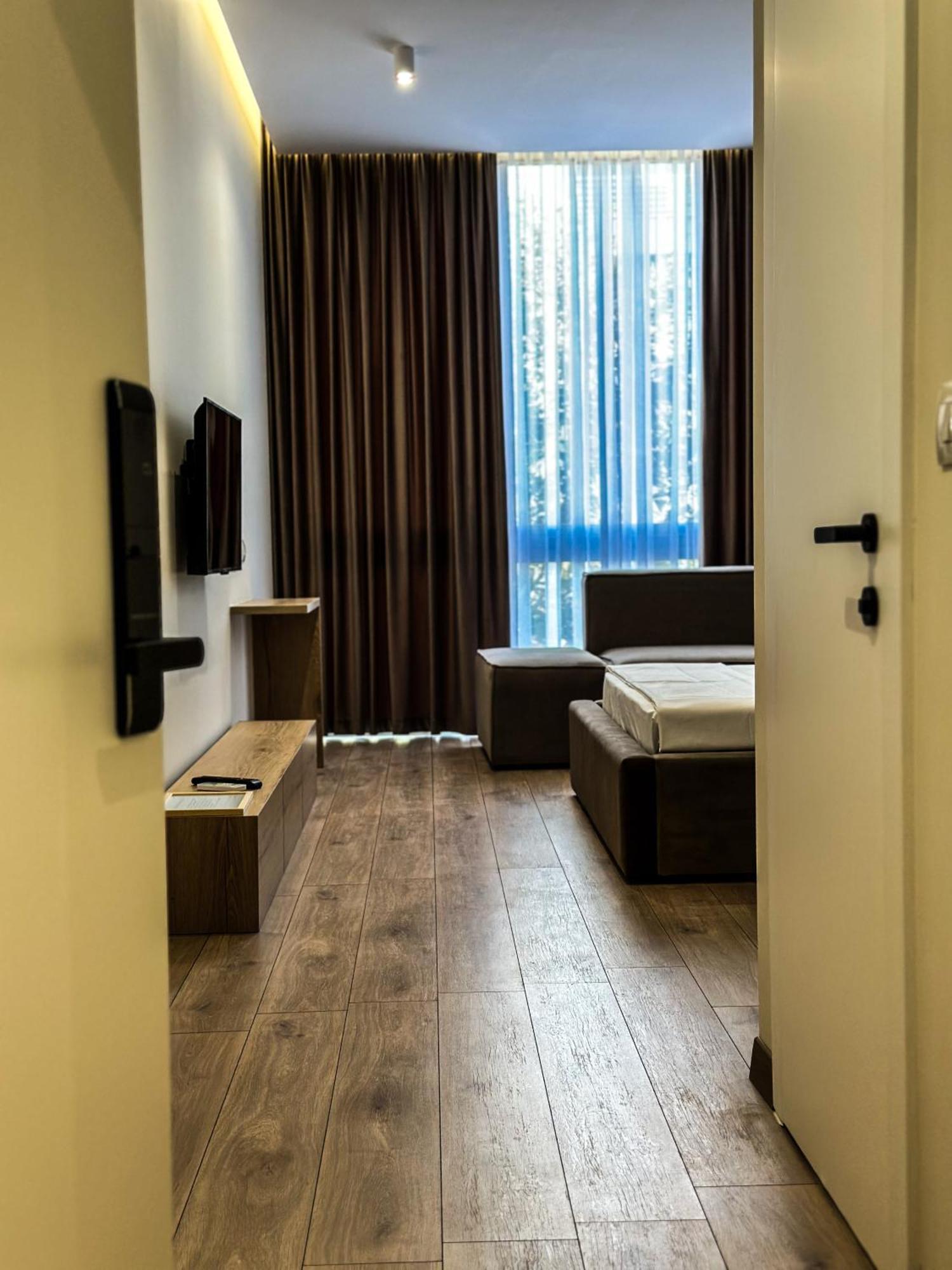 Alexander Rooms & Apartments ดูร์เรส ภายนอก รูปภาพ