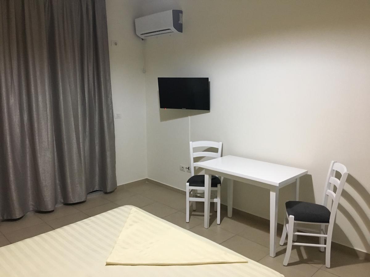 Alexander Rooms & Apartments ดูร์เรส ภายนอก รูปภาพ