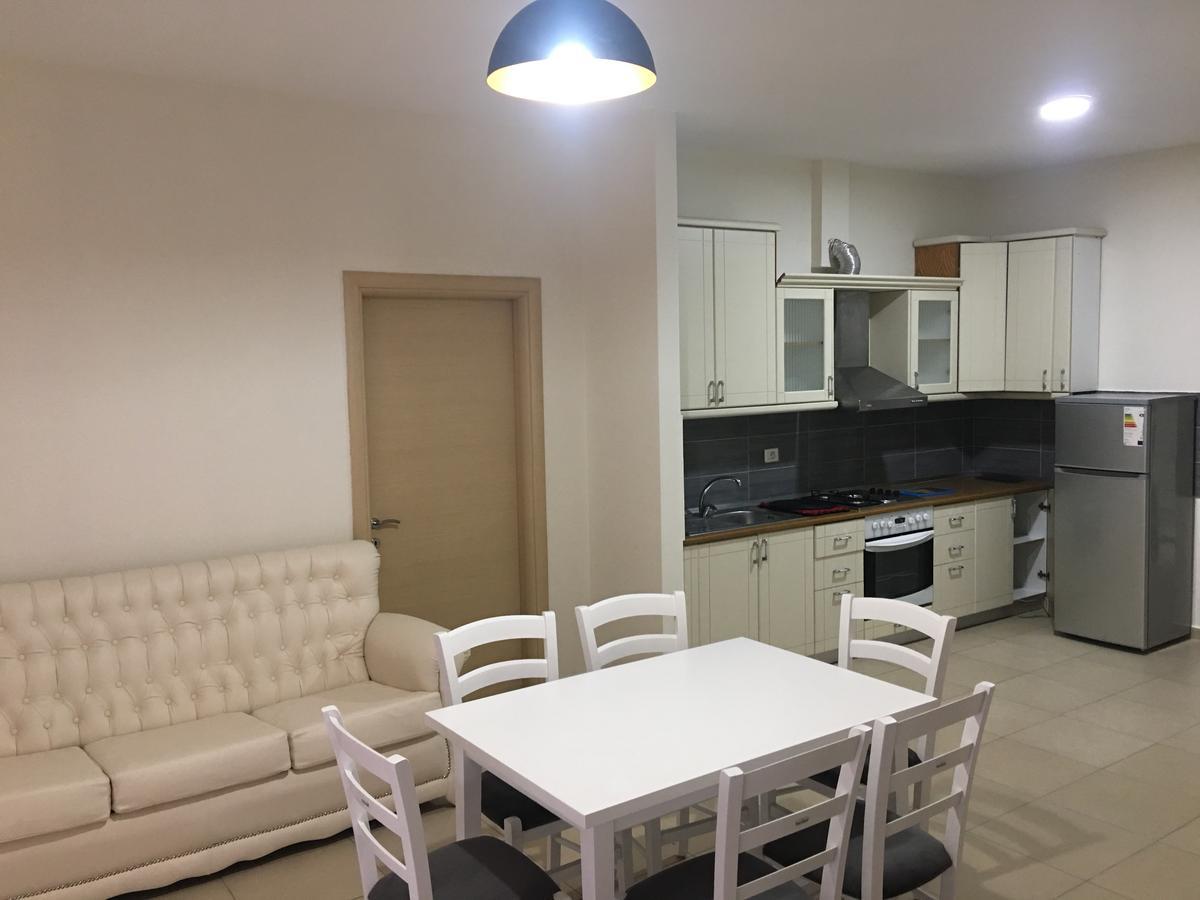 Alexander Rooms & Apartments ดูร์เรส ภายนอก รูปภาพ