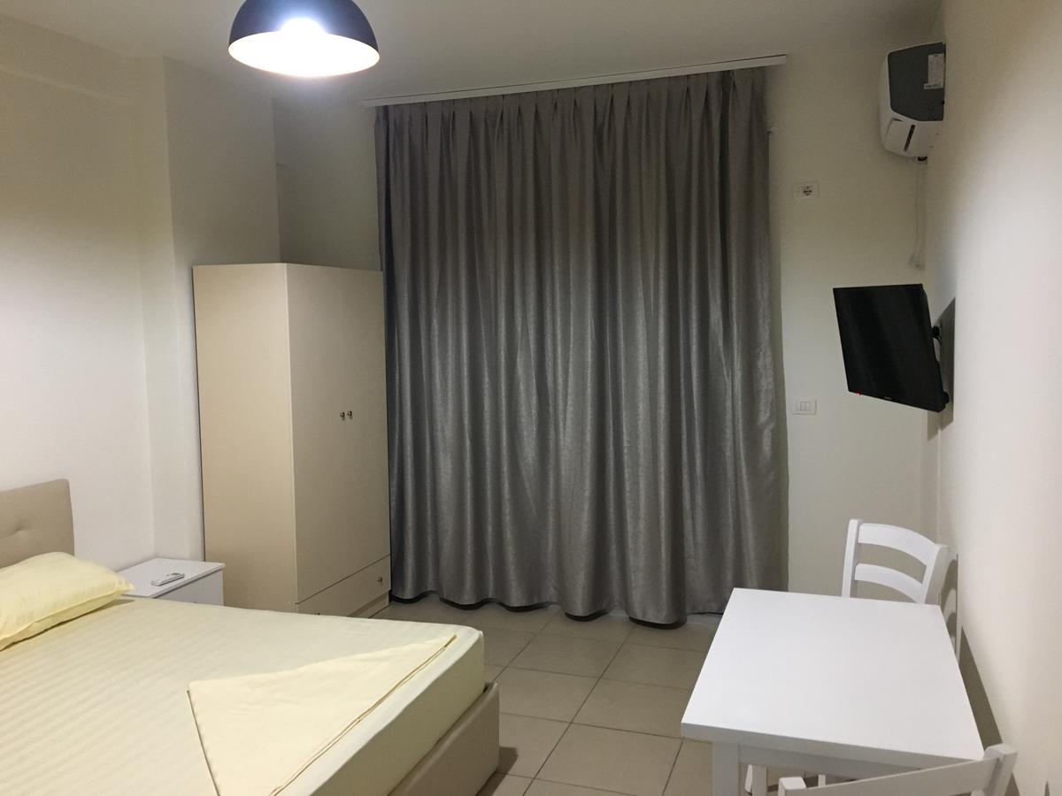 Alexander Rooms & Apartments ดูร์เรส ภายนอก รูปภาพ