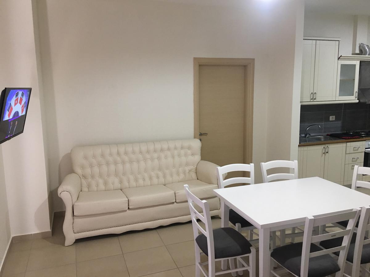Alexander Rooms & Apartments ดูร์เรส ภายนอก รูปภาพ