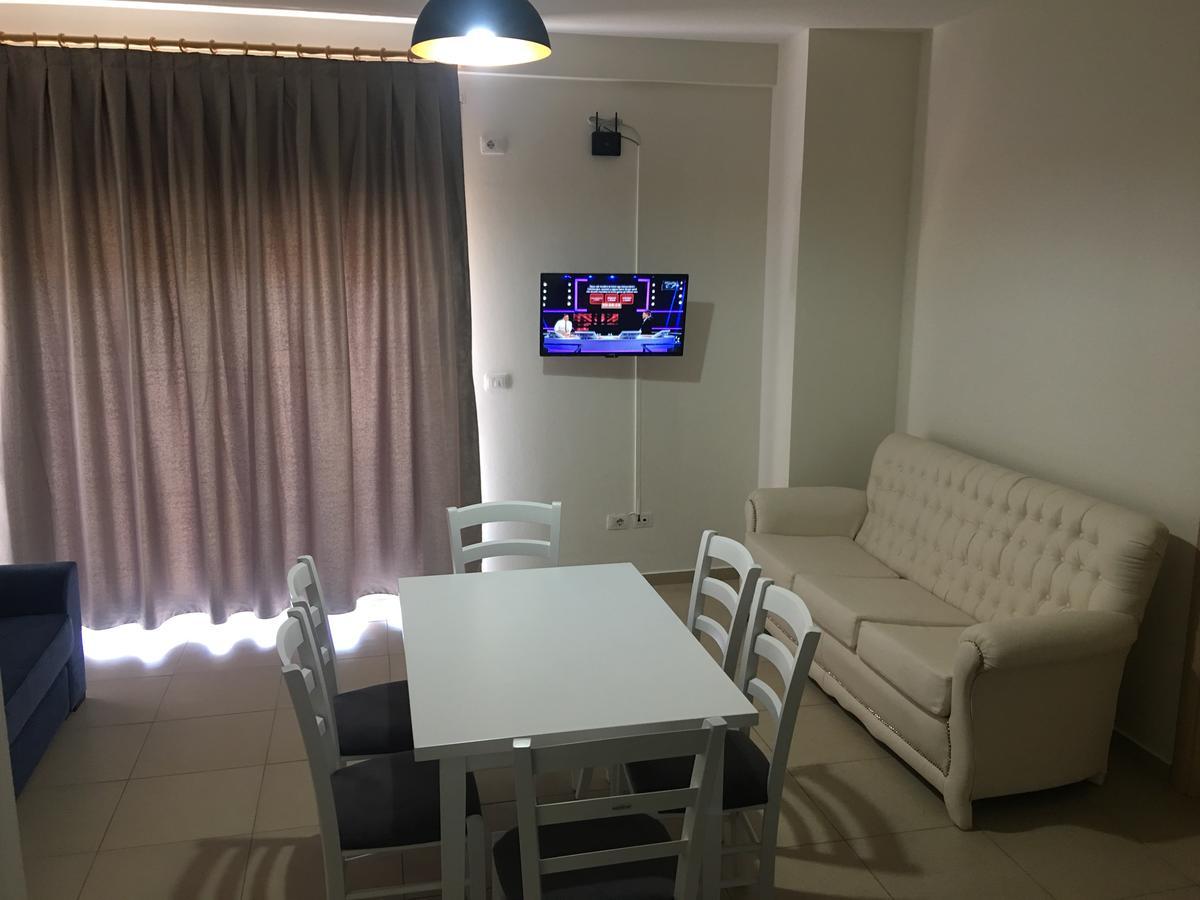 Alexander Rooms & Apartments ดูร์เรส ภายนอก รูปภาพ