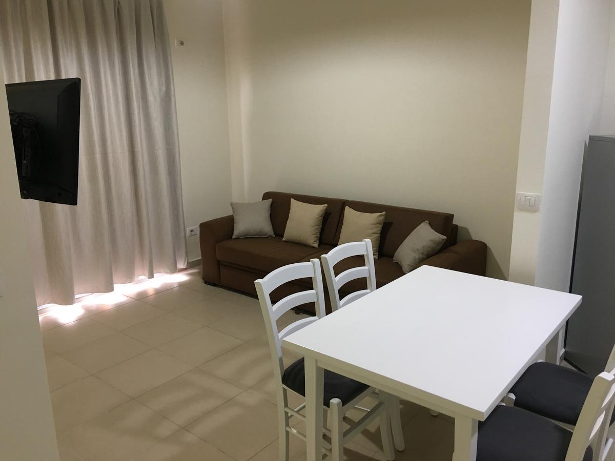 Alexander Rooms & Apartments ดูร์เรส ภายนอก รูปภาพ