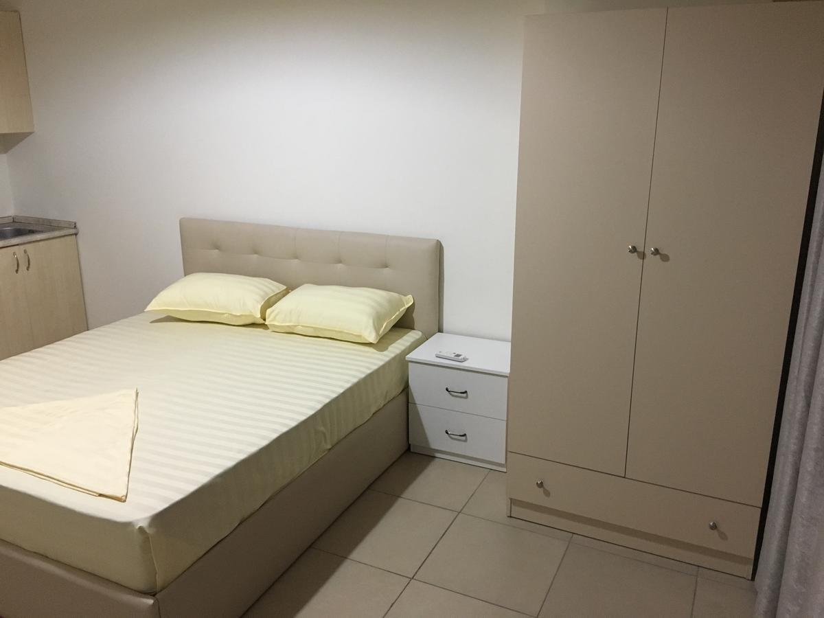 Alexander Rooms & Apartments ดูร์เรส ภายนอก รูปภาพ