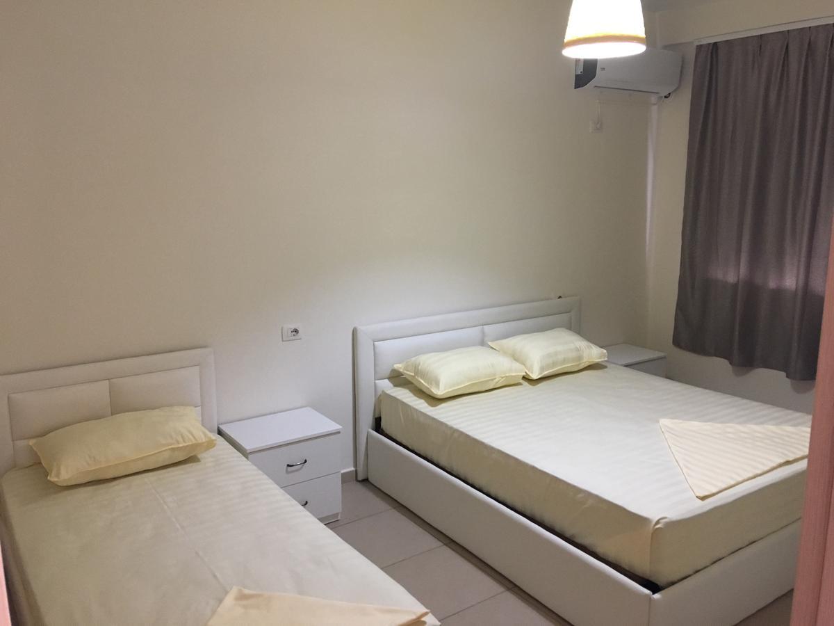 Alexander Rooms & Apartments ดูร์เรส ภายนอก รูปภาพ